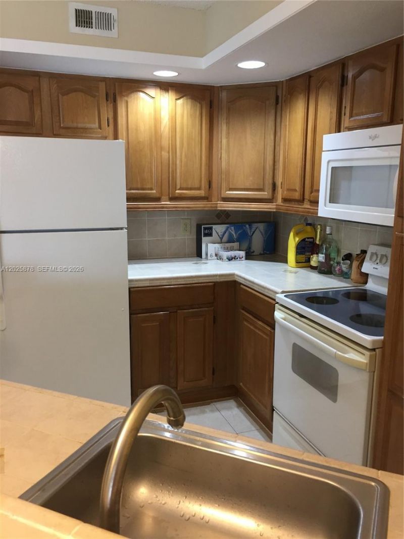 12870 Vista Isles Dr , Unit 517, Plantation, FL 33325 Photo