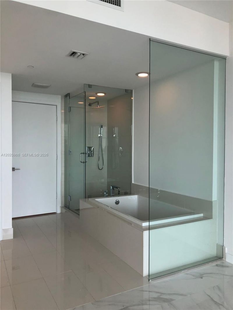 650 NE 32 , Unit 1605, Miami, FL 33137 Photo