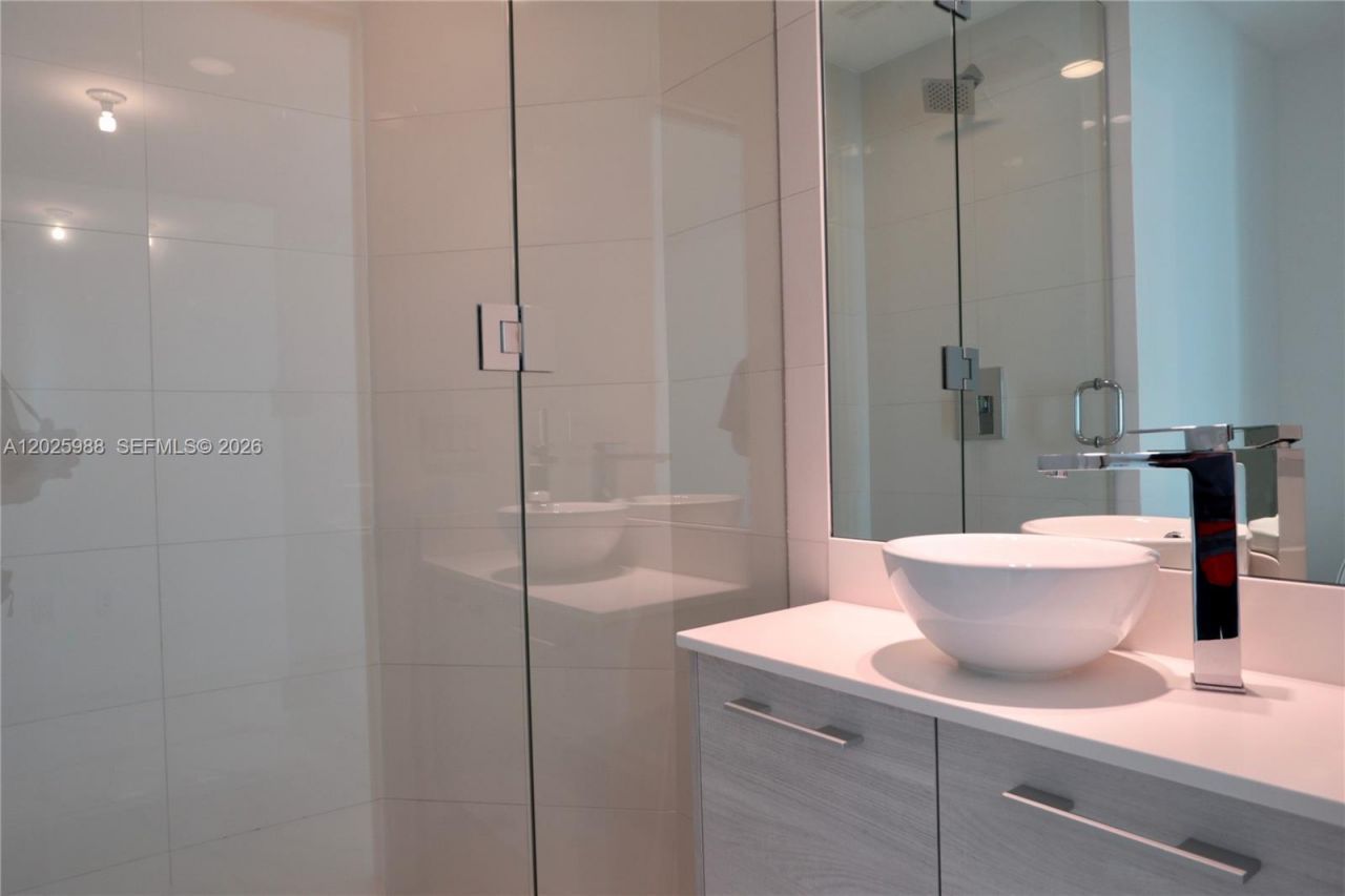 650 NE 32 , Unit 1605, Miami, FL 33137 Photo