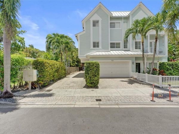 1112 NE 17th Way , Fort Lauderdale, FL 33304