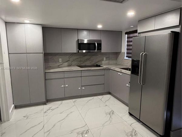 8430 NW 8th St, Unit B11, Miami, FL 33126