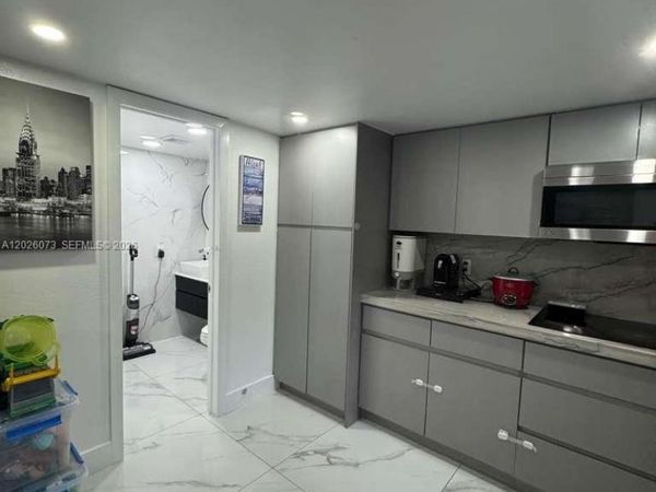 8430 NW 8th St, Unit B11, Miami, FL 33126