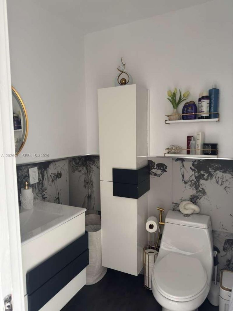 8430 NW 8th St , Unit B11, Miami, FL 33126 Photo