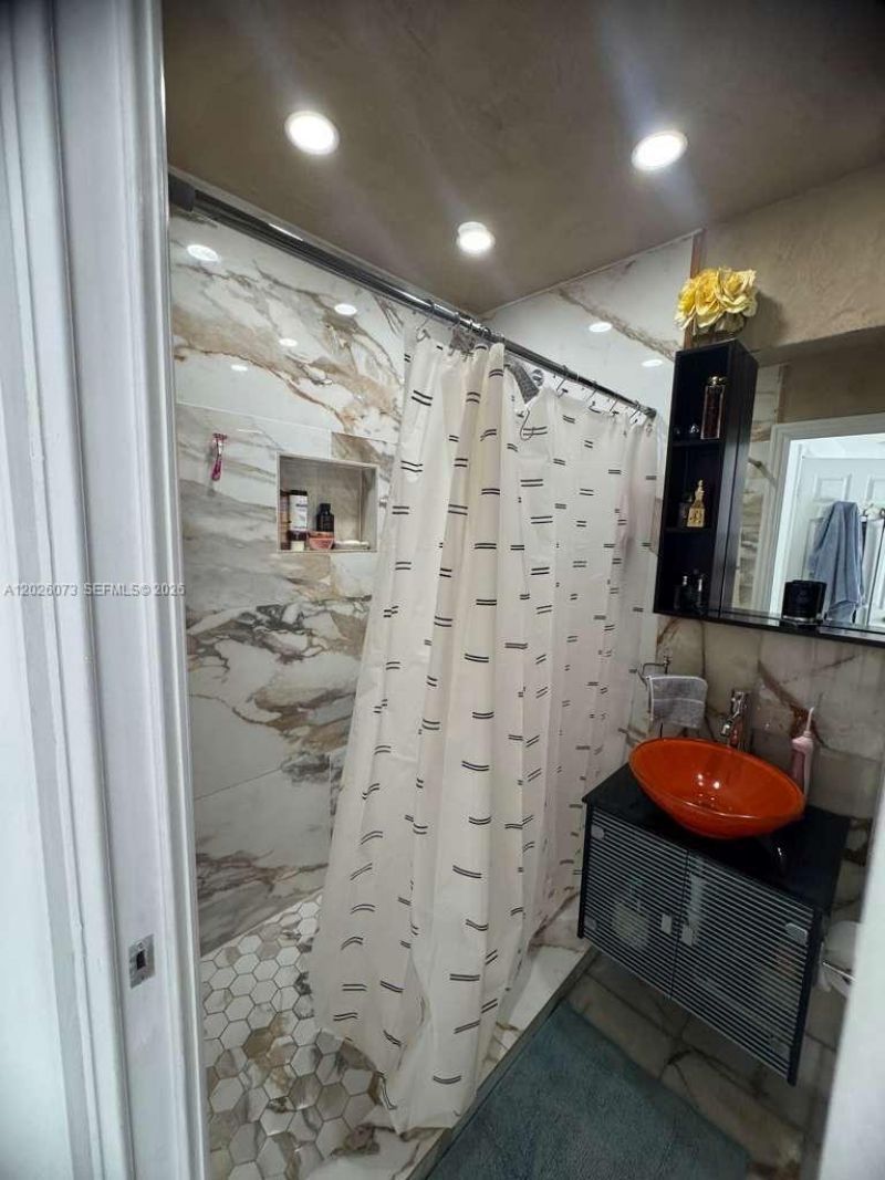 8430 NW 8th St , Unit B11, Miami, FL 33126 Photo