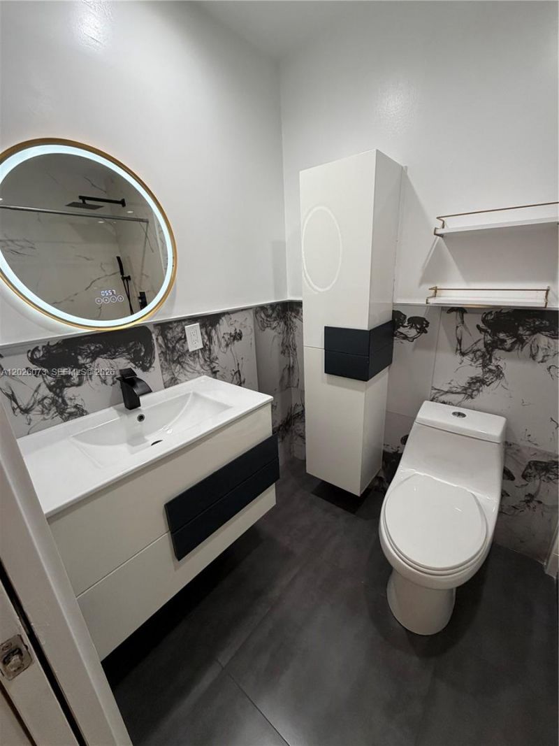 8430 NW 8th St, Unit B11, Miami, FL 33126 Photo