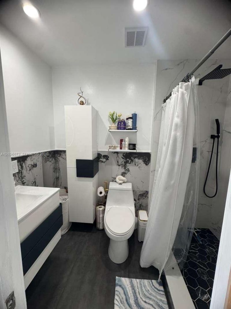 8430 NW 8th St , Unit B11, Miami, FL 33126 Photo
