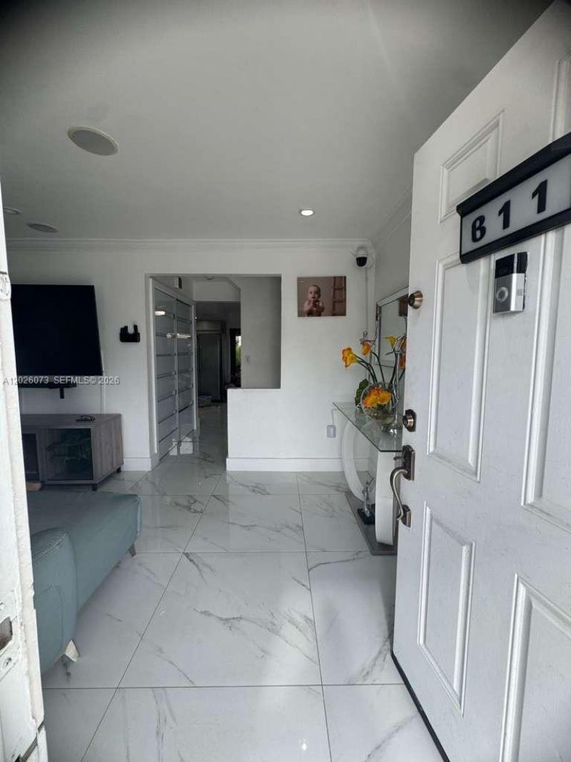 8430 NW 8th St , Unit B11, Miami, FL 33126 Photo