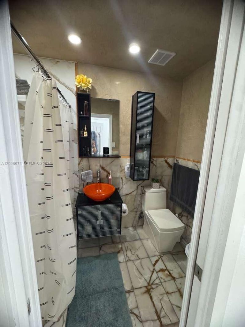 8430 NW 8th St , Unit B11, Miami, FL 33126 Photo
