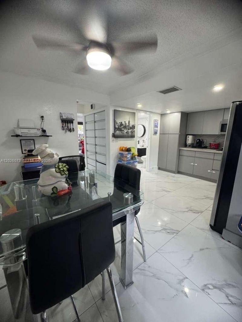 8430 NW 8th St , Unit B11, Miami, FL 33126 Photo