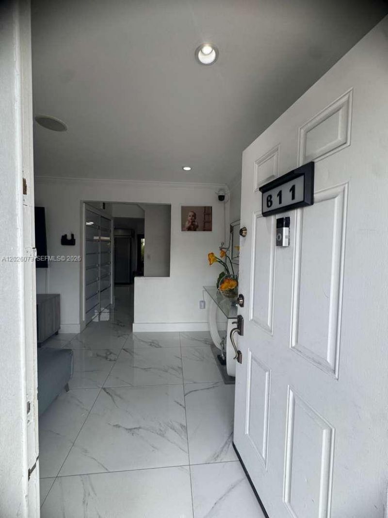8430 NW 8th St , Unit B11, Miami, FL 33126 Photo