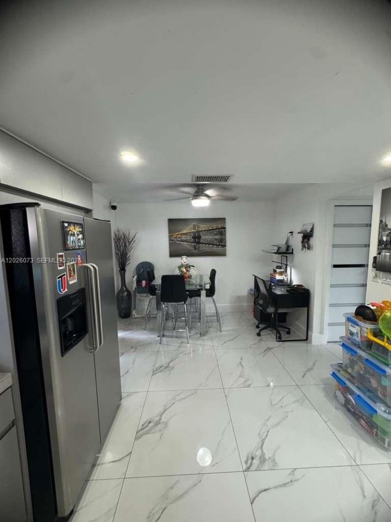 8430 NW 8th St, Unit B11, Miami, FL 33126 Photo