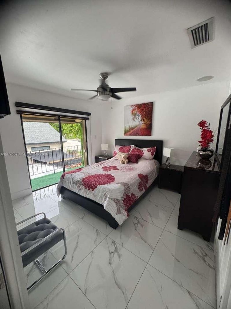 8430 NW 8th St , Unit B11, Miami, FL 33126 Photo