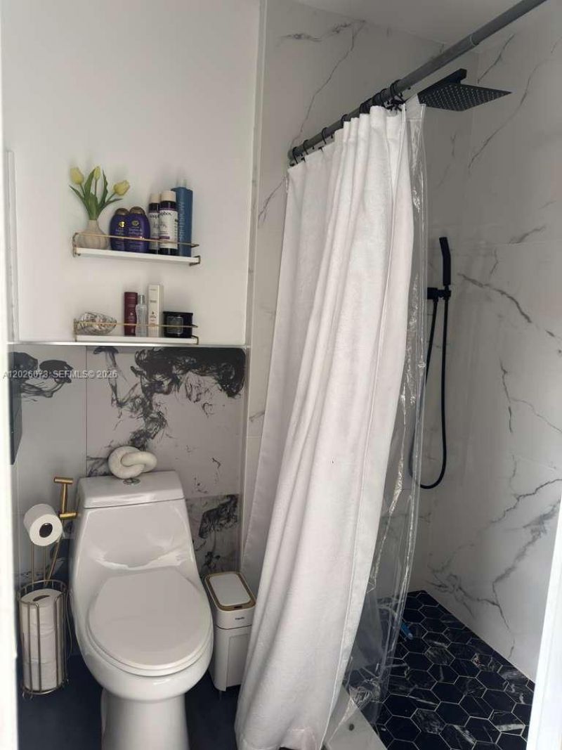 8430 NW 8th St , Unit B11, Miami, FL 33126 Photo