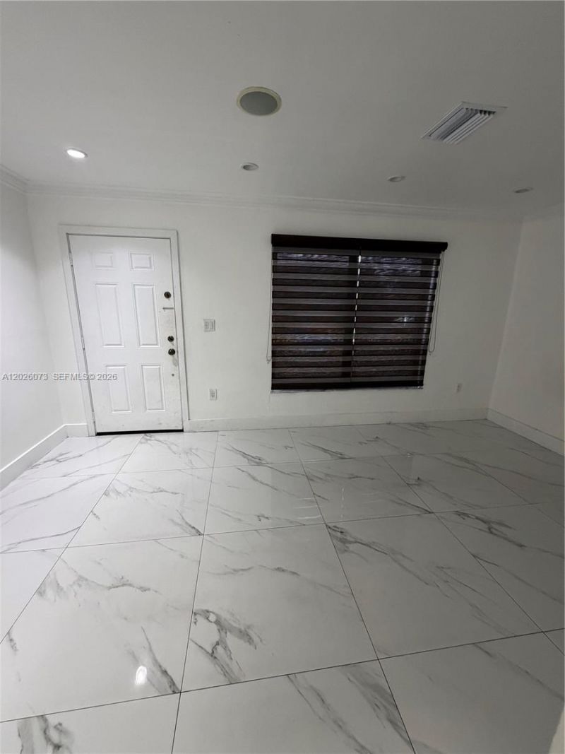 8430 NW 8th St, Unit B11, Miami, FL 33126 Photo