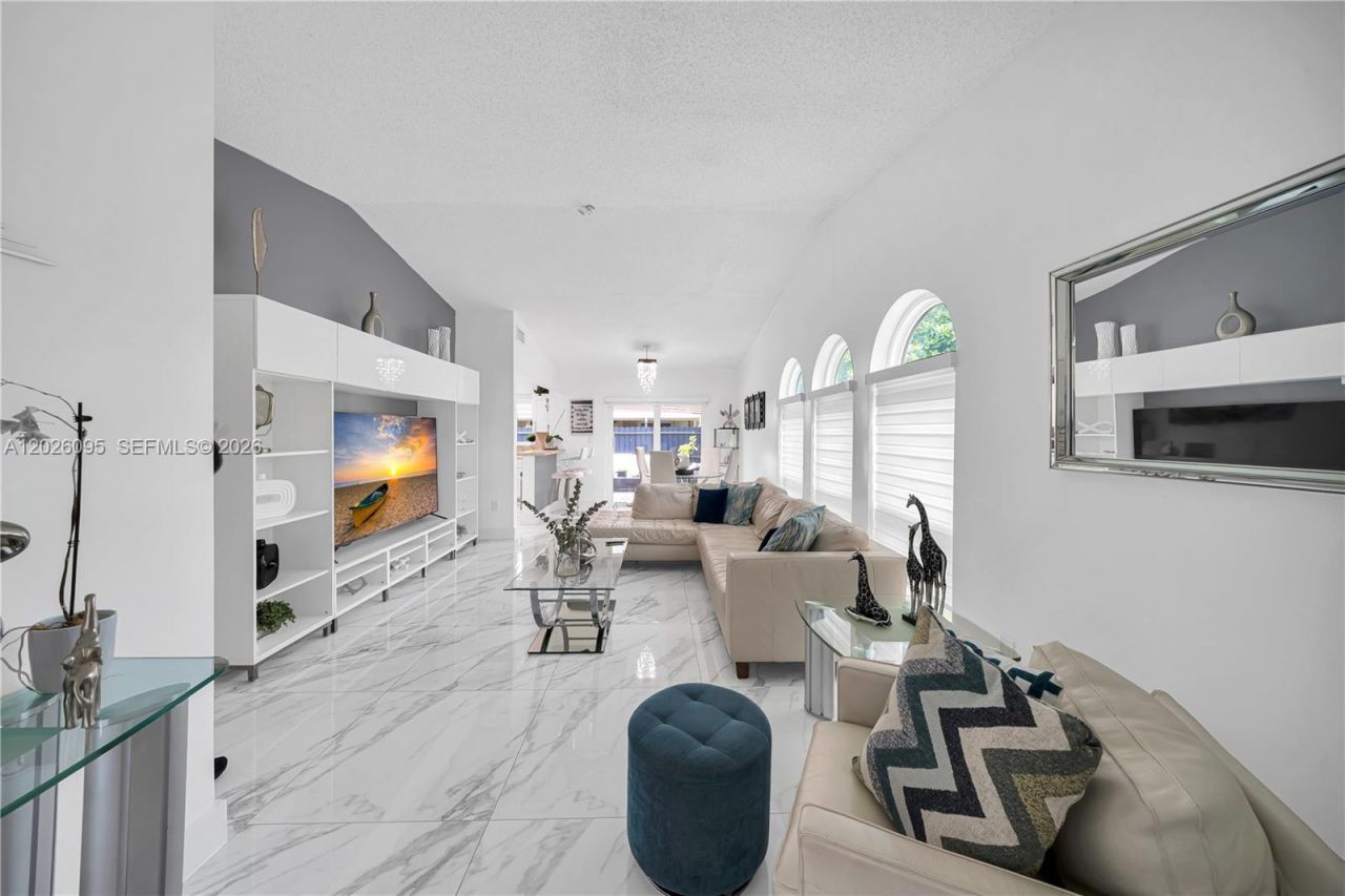 5835 SW 144th Cir Pl, Miami, FL 33183 Photo