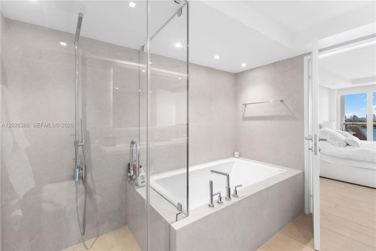 1800 Sunset Harbour , Unit 1612, Miami Beach, FL 33139 Photo