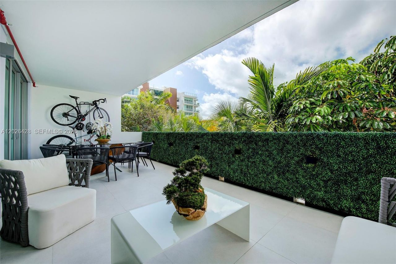 1133 102nd St , Unit 306, Bay Harbor Islands, FL 33154 Photo