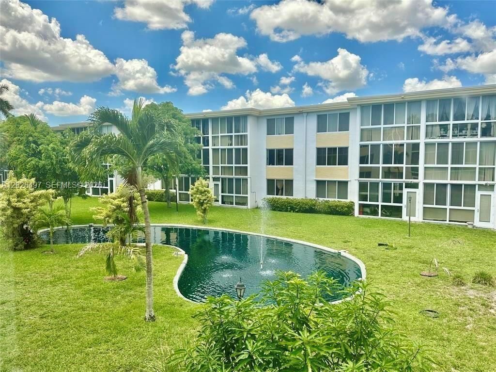 5985 Del Lago Cir , Unit 215, Sunrise, FL 33313 Photo