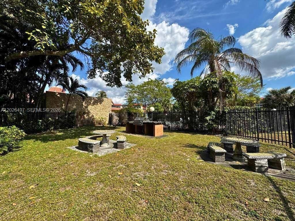 5985 Del Lago Cir , Unit 215, Sunrise, FL 33313 Photo