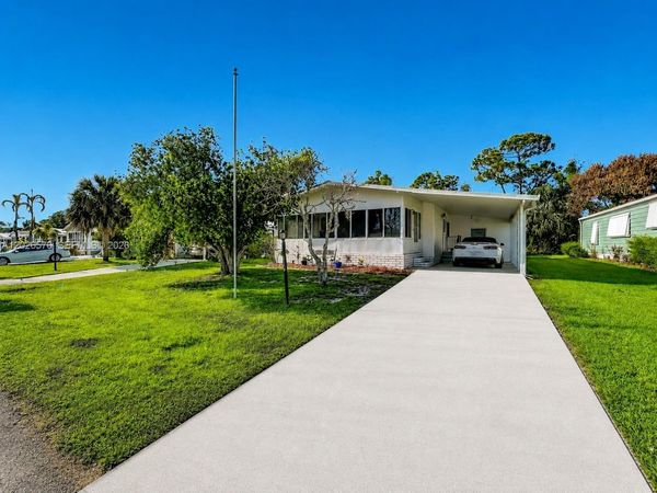 8227 Cinnamon Ln, Port St. Lucie, FL 34952