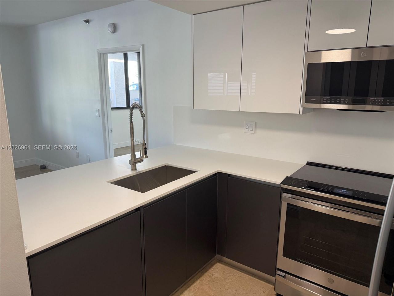 Brickell Key Dr Brickell Key Dr , Unit 410, Miami, FL 33131 Photo