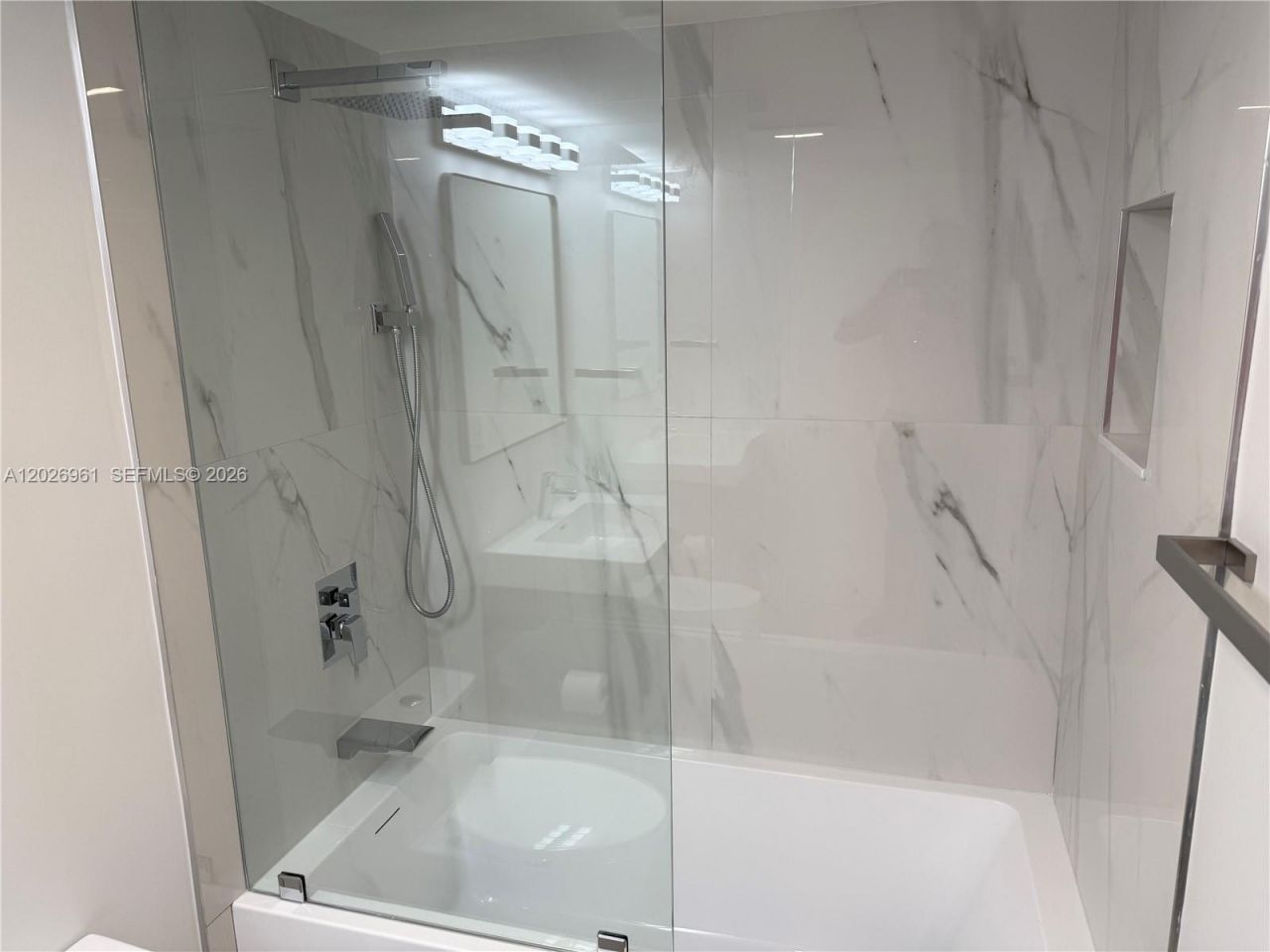 Brickell Key Dr Brickell Key Dr , Unit 410, Miami, FL 33131 Photo