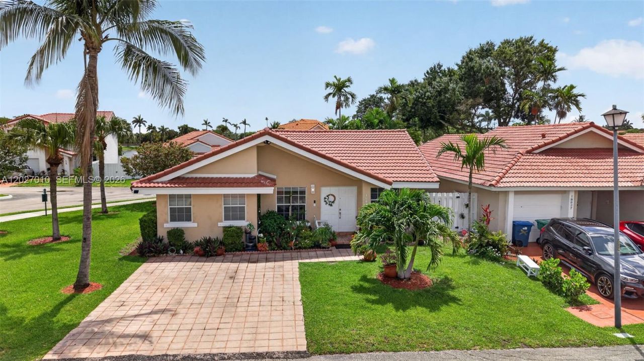 18847 NW 83rd Pl , Hialeah, FL 33015 Photo