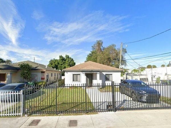2221 NW 57th St, Miami, FL 33142