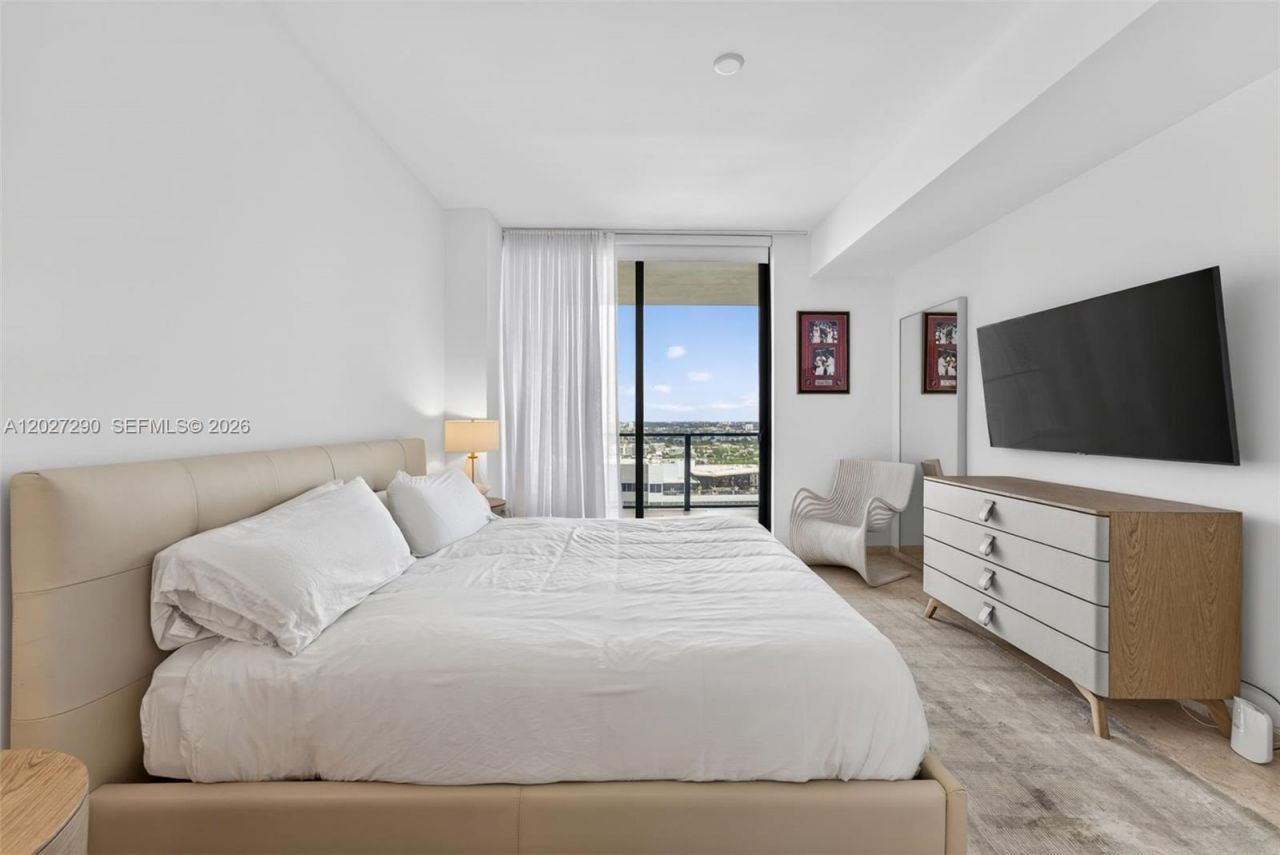 88 SW 7th St, Unit 2408, Miami, FL 33130 Photo