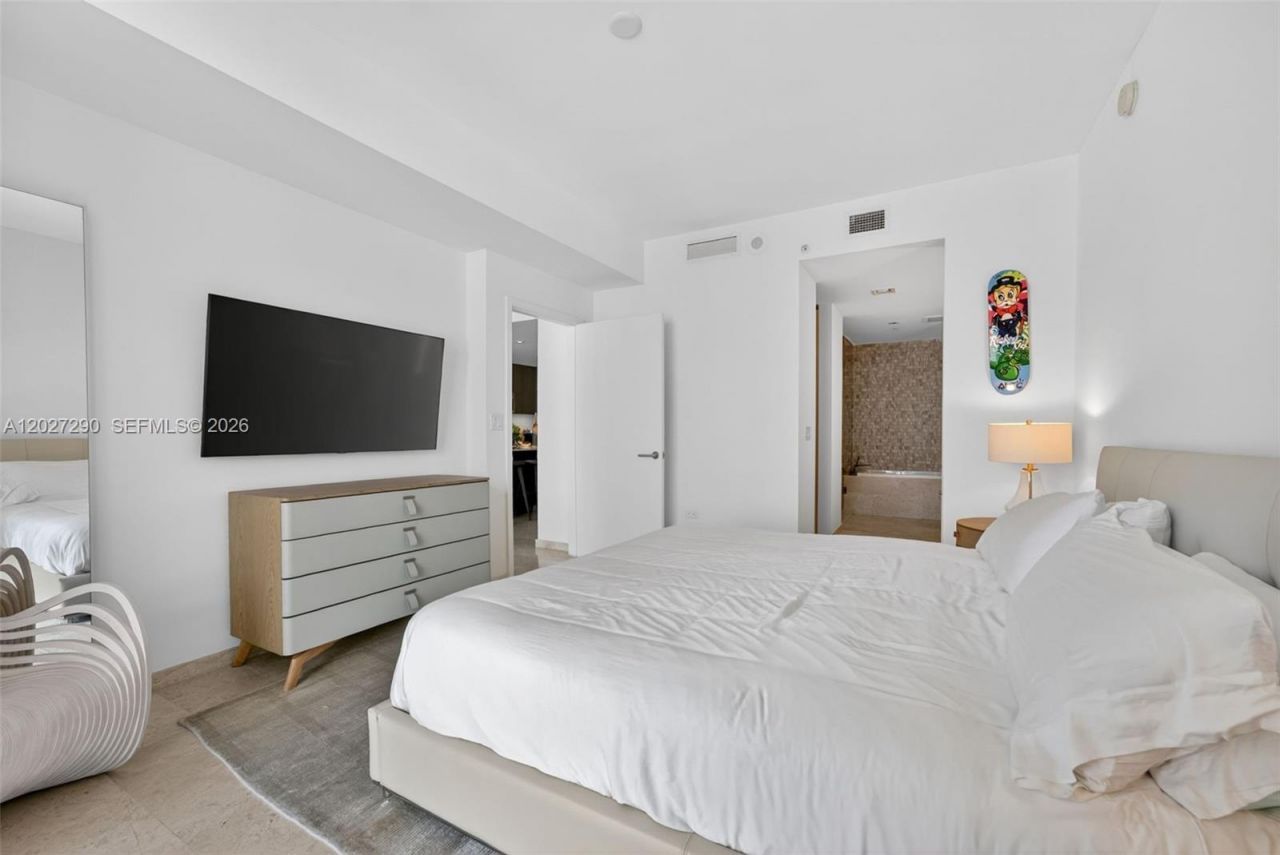 88 SW 7th St, Unit 2408, Miami, FL 33130 Photo