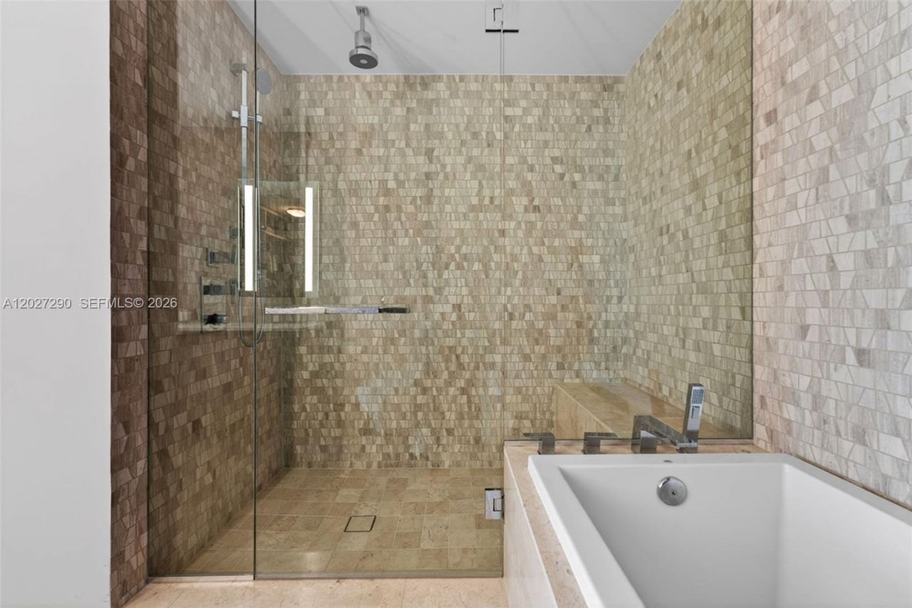 88 SW 7th St, Unit 2408, Miami, FL 33130 Photo