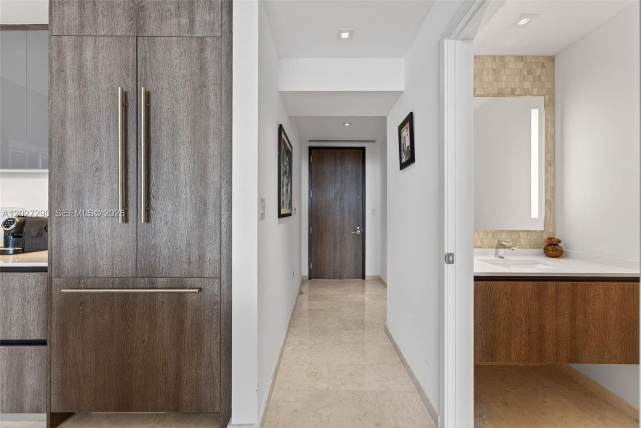 88 SW 7th St, Unit 2408, Miami, FL 33130 Photo