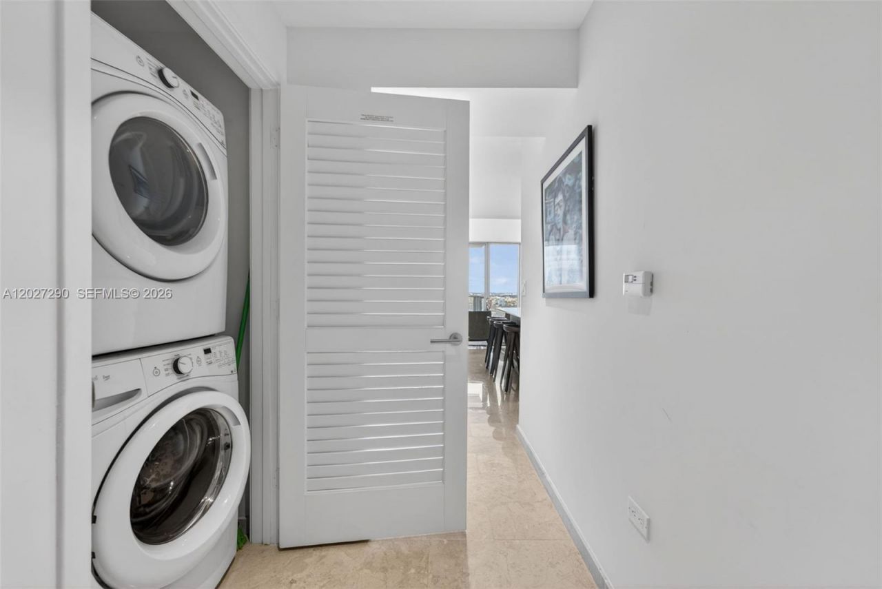 88 SW 7th St, Unit 2408, Miami, FL 33130 Photo