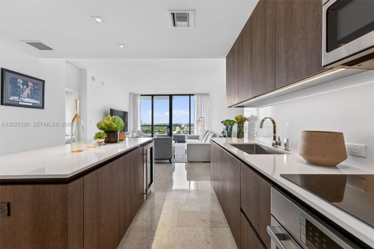 88 SW 7th St, Unit 2408, Miami, FL 33130 Photo