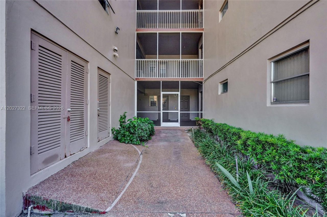 2481 SW 82nd Ave , Unit 205, Davie, FL 33324 Photo