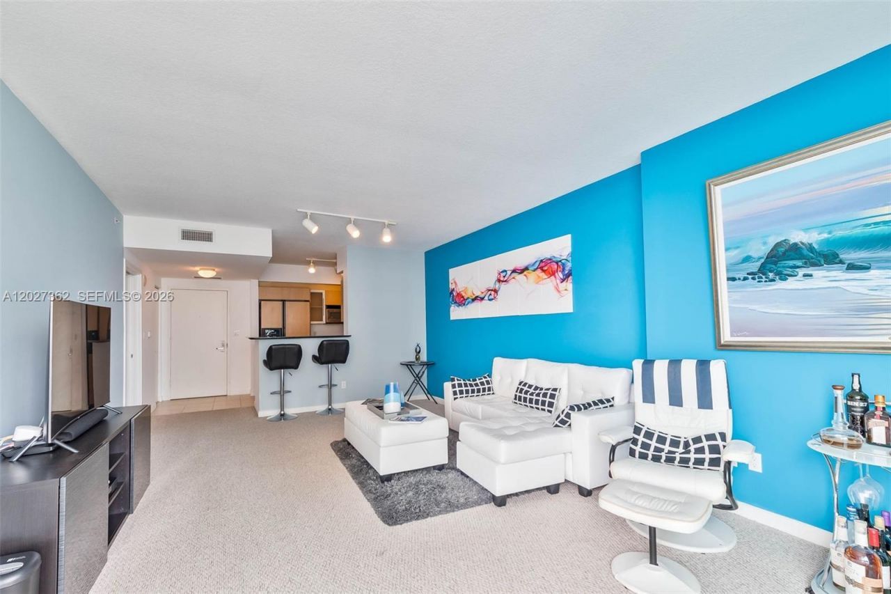 335 S Biscayne Blvd , Unit 2402, Miami, FL 33131 Photo