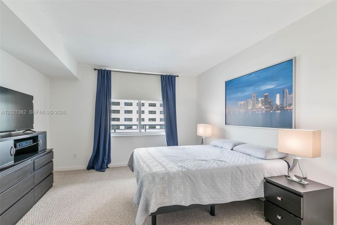 335 S Biscayne Blvd , Unit 2402, Miami, FL 33131 Photo