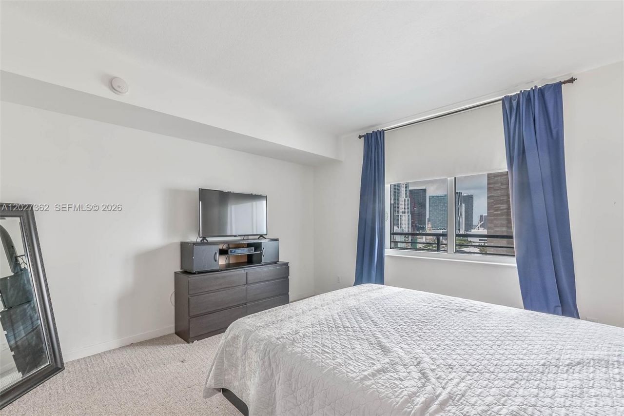 335 S Biscayne Blvd , Unit 2402, Miami, FL 33131 Photo