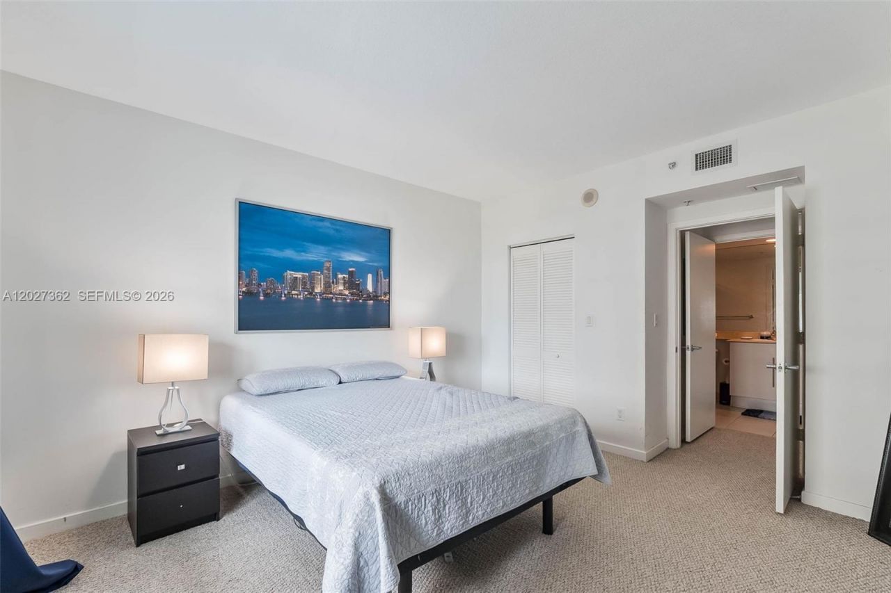 335 S Biscayne Blvd , Unit 2402, Miami, FL 33131 Photo