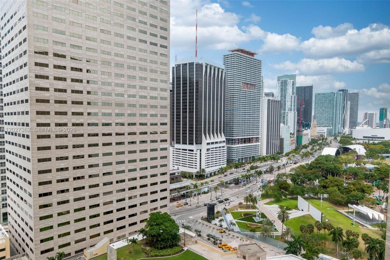 335 S Biscayne Blvd , Unit 2402, Miami, FL 33131 Photo