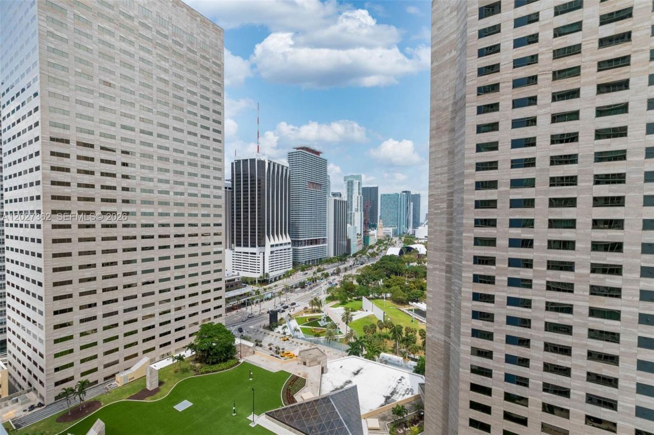 335 S Biscayne Blvd , Unit 2402, Miami, FL 33131 Photo