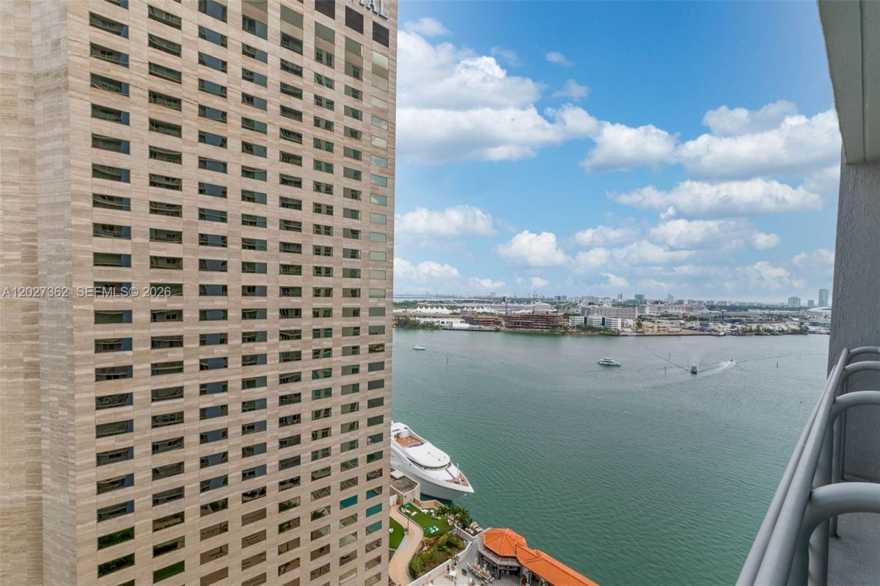 335 S Biscayne Blvd , Unit 2402, Miami, FL 33131 Photo