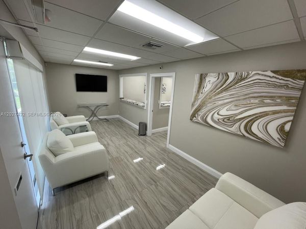 201 N University Dr, Unit 13, Plantation, FL 33324