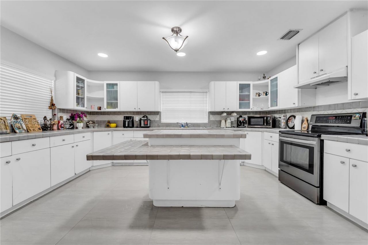 6284 SW 26th St , Miami, FL 33155 Photo