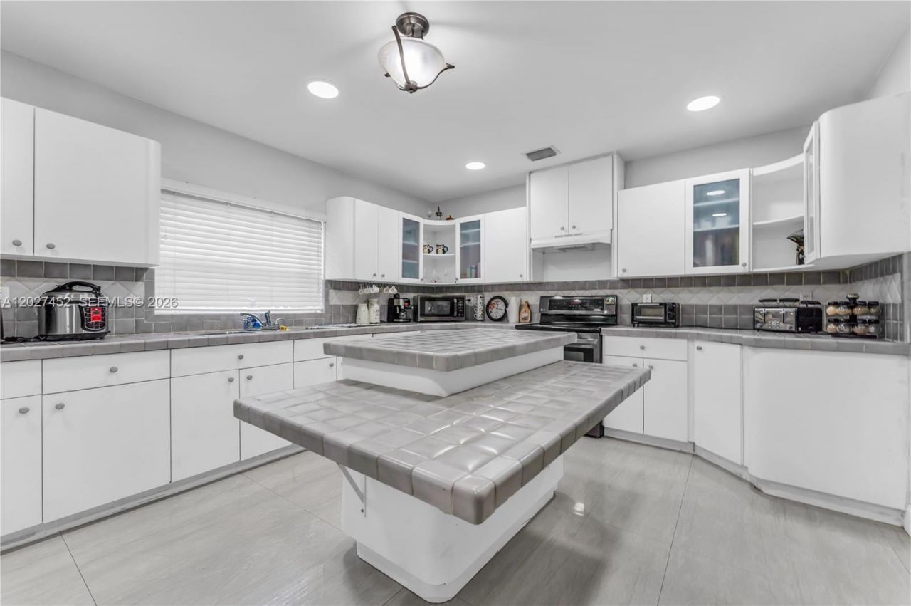 6284 SW 26th St , Miami, FL 33155 Photo