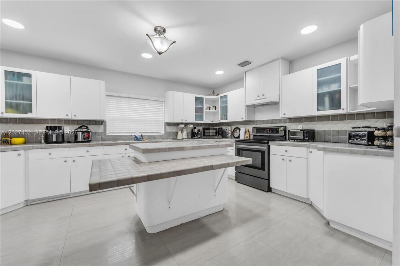 6284 SW 26th St , Miami, FL 33155 Photo