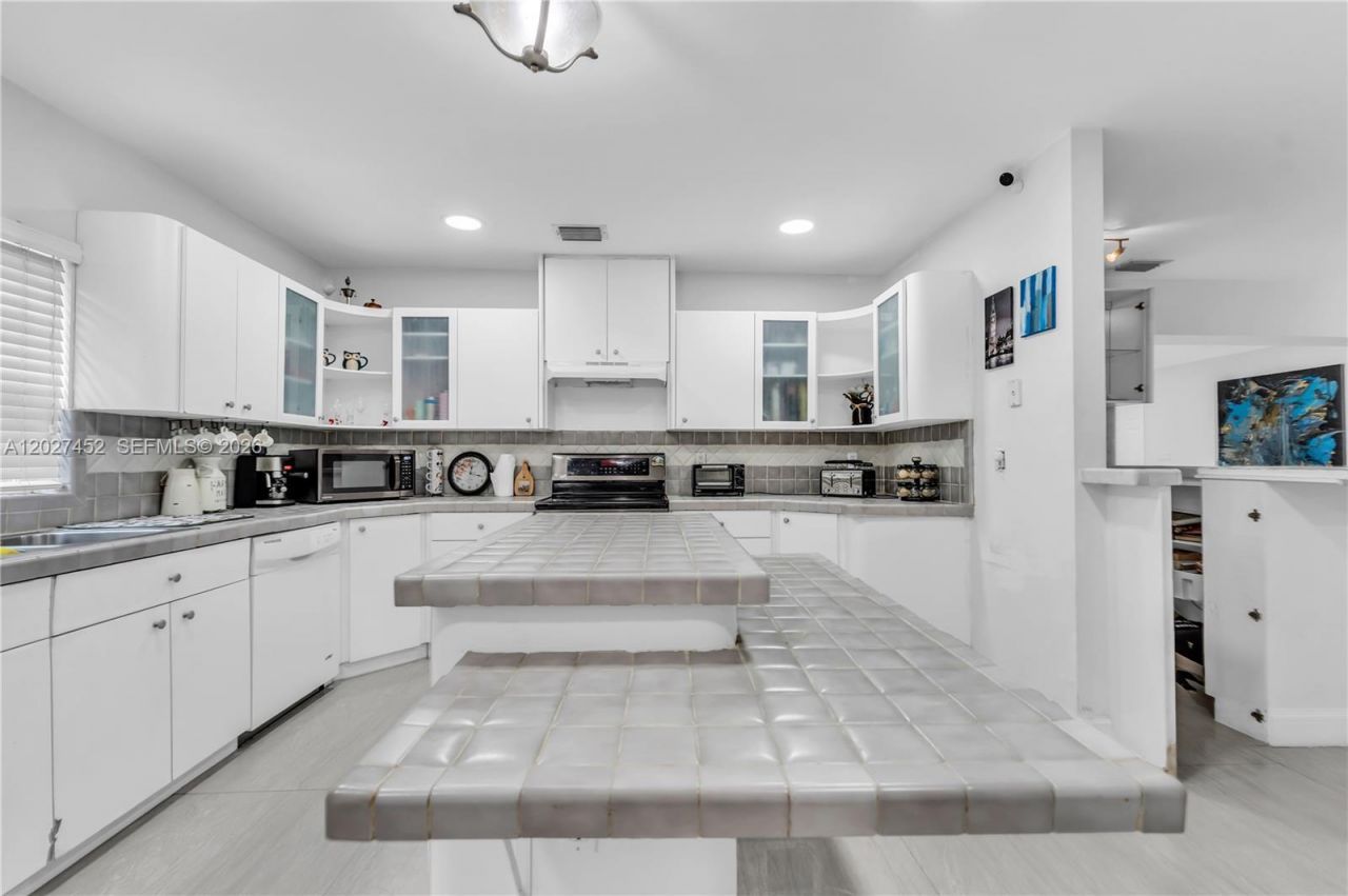 6284 SW 26th St , Miami, FL 33155 Photo