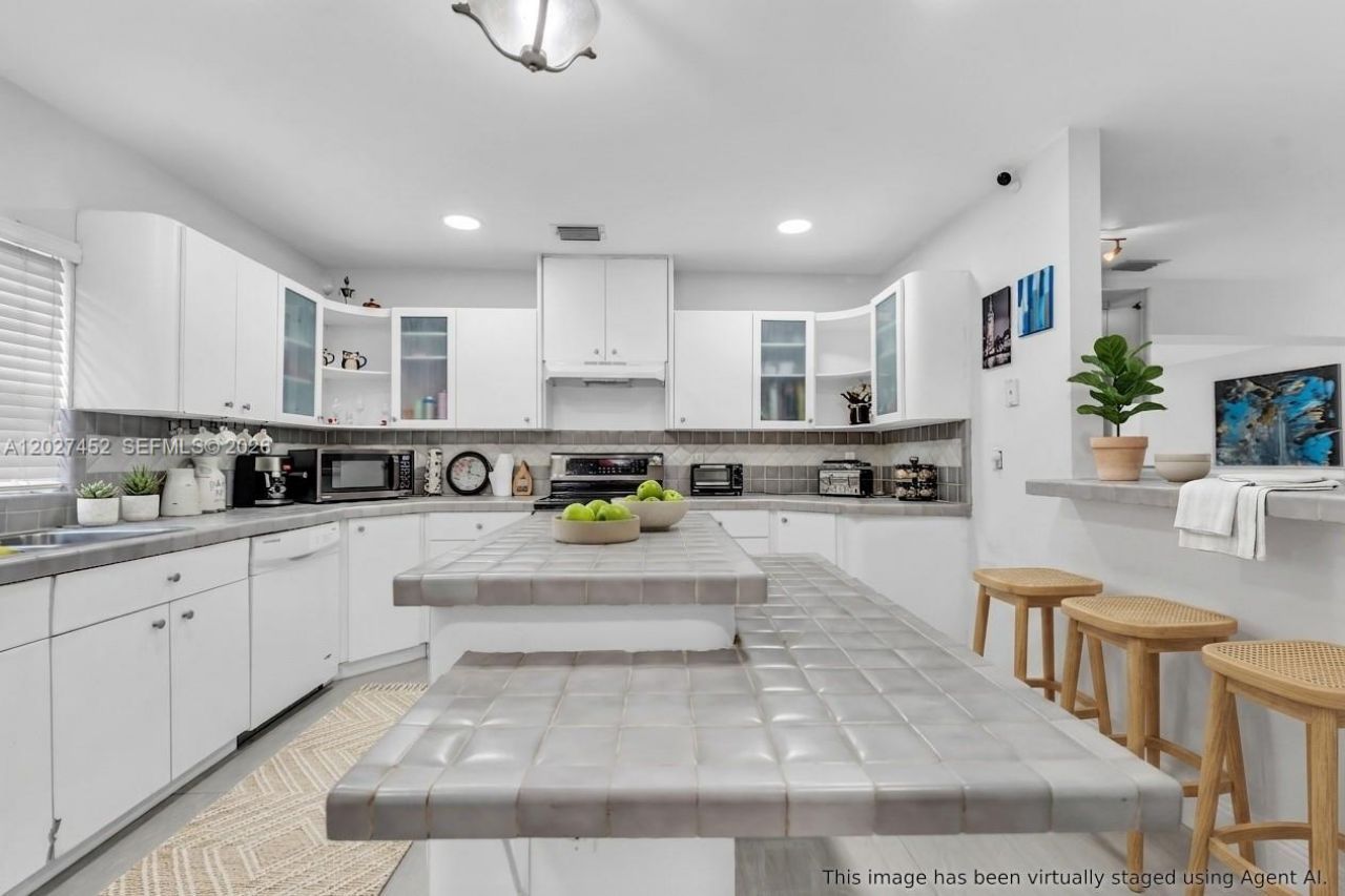 6284 SW 26th St , Miami, FL 33155 Photo