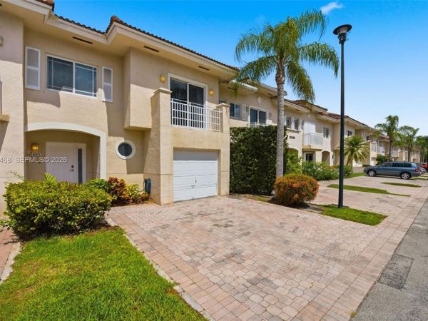 10180 SW 88th St, Unit 403, Miami, FL 33176