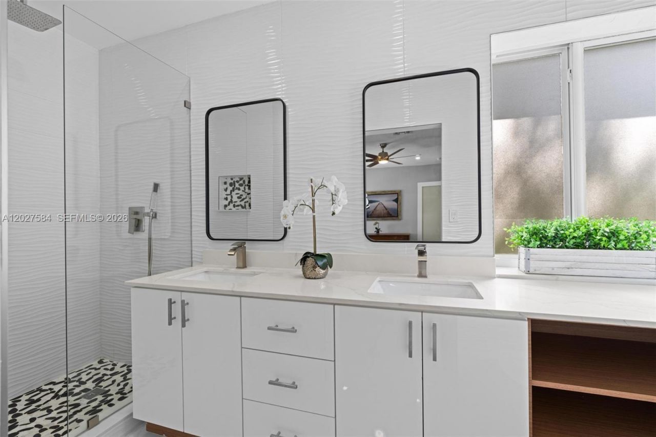 26 NE 88th St, El Portal, FL 33138 Photo
